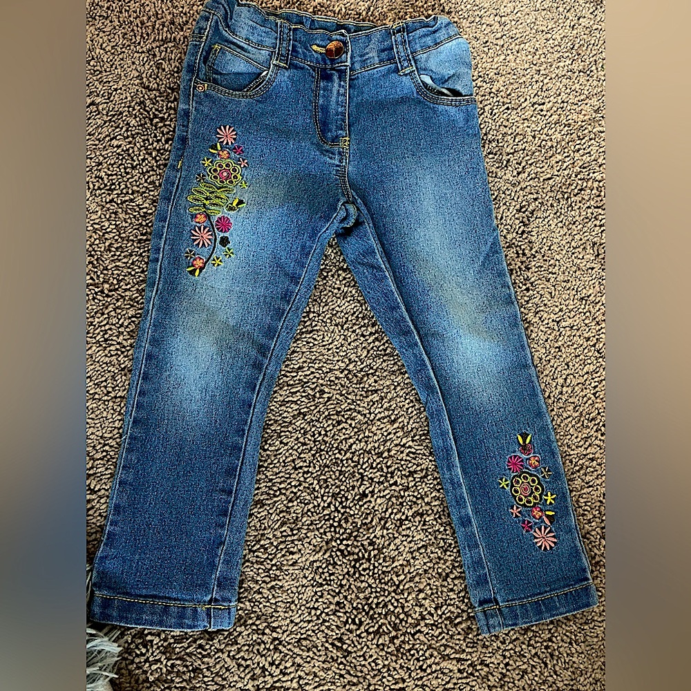 (4 for $20) Cute kids embroidered jeans. Size 92 or 2T